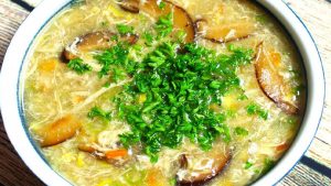 4. Cháo hoặc súp ấm – Thực phẩm giúp giảm đau họng hàng đầu 1